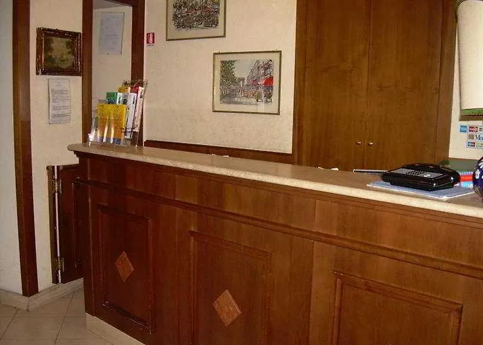 Paris Otel 3*
